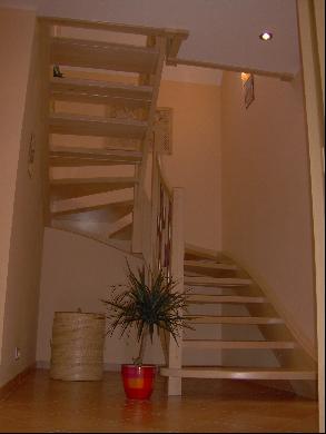 Dřevěné samonosné schodiště 
